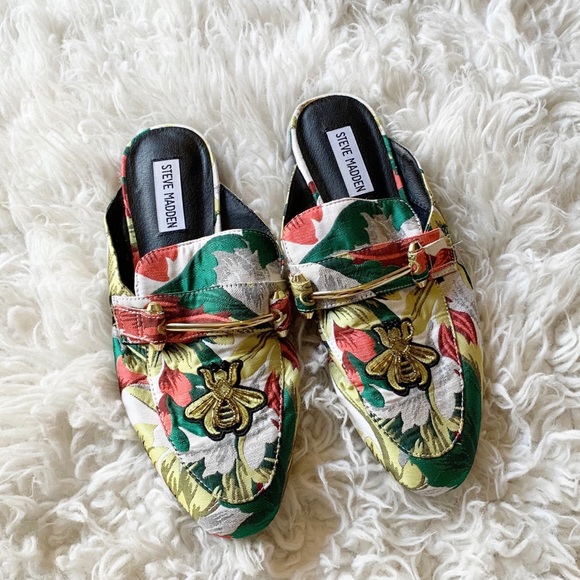Steve Madden Shoes - Steve Madden Kandi Mule Floral Bee Design